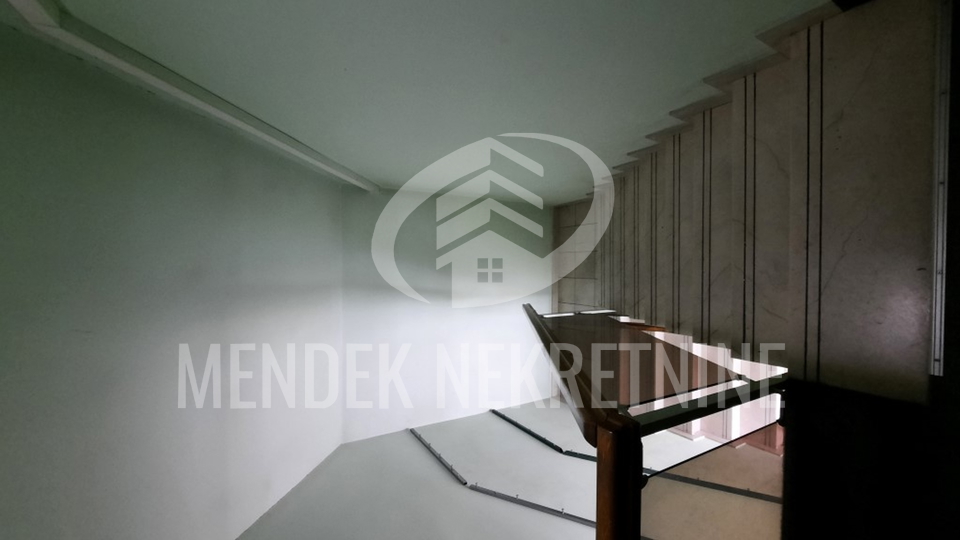 Commercial Property, 300 m2, For Rent, Varaždin - Centar